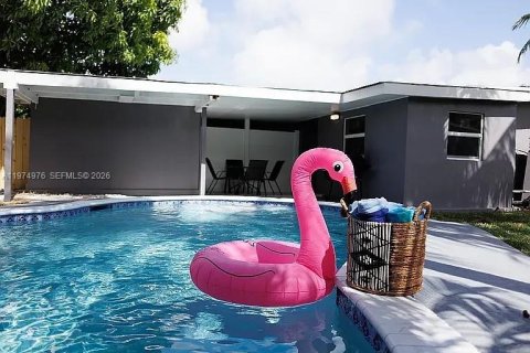 House in Fort Lauderdale, Florida 5 bedrooms, 164.99 sq.m. № 2040679 - photo 6