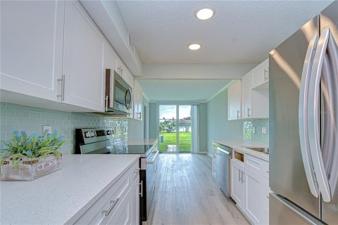 Condominio en venta en Saint Petersburg, Florida, 1 dormitorio, 76.64 m2 № 2115097 - foto 10