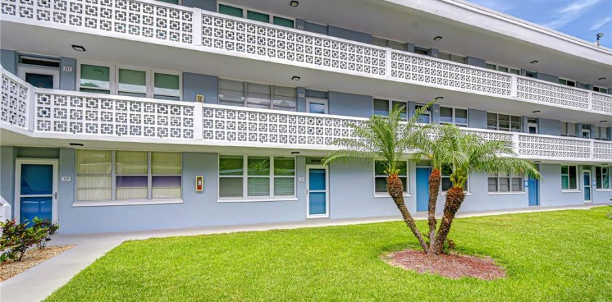 Condominio en Saint Petersburg, Florida, 1 dormitorio  № 2115097