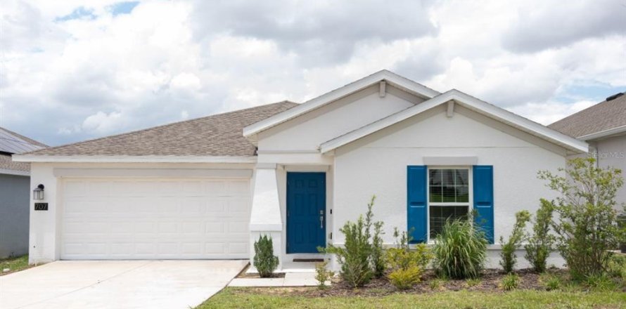 House in Haines City, Florida 3 bedrooms, 144.93 sq.m. № 2208088