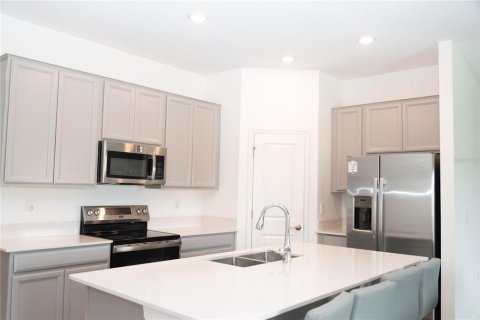 House in Haines City, Florida 3 bedrooms, 144.93 sq.m. № 2208088 - photo 8