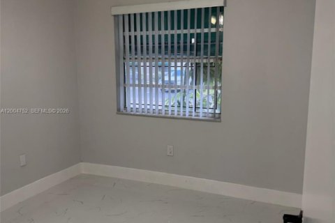 Купить таунхаус в Купер-Сити, Флорида 3 спальни, 135.54м2, № 2068204 - фото 15