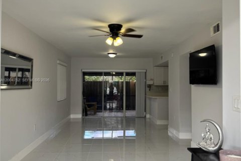 Купить таунхаус в Купер-Сити, Флорида 3 спальни, 135.54м2, № 2068204 - фото 3