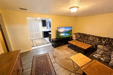 House in Mount Dora, Florida 3 bedrooms, 134.71 sq.m. № 2391418 - photo 3