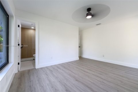 House in Palmetto Bay, Florida 4 bedrooms, 175.59 sq.m. № 1858729 - photo 22