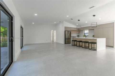 House in Palmetto Bay, Florida 4 bedrooms, 175.59 sq.m. № 1858729 - photo 17