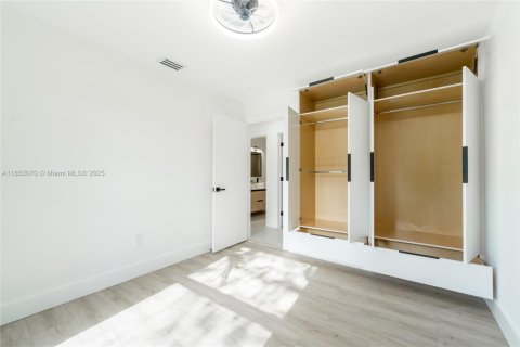 House in Palmetto Bay, Florida 4 bedrooms, 175.59 sq.m. № 1858729 - photo 27