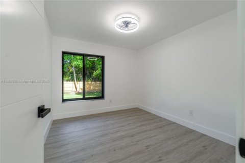 House in Palmetto Bay, Florida 4 bedrooms, 175.59 sq.m. № 1858729 - photo 28