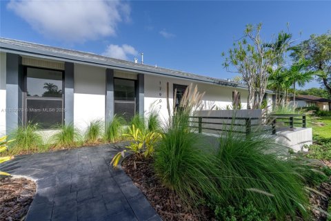 House in Palmetto Bay, Florida 4 bedrooms, 175.59 sq.m. № 1858729 - photo 9