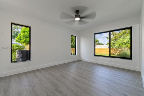 House in Palmetto Bay, Florida 4 bedrooms, 175.59 sq.m. № 1858729 - photo 21