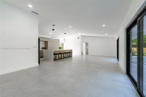 House in Palmetto Bay, Florida 4 bedrooms, 175.59 sq.m. № 1858729 - photo 19