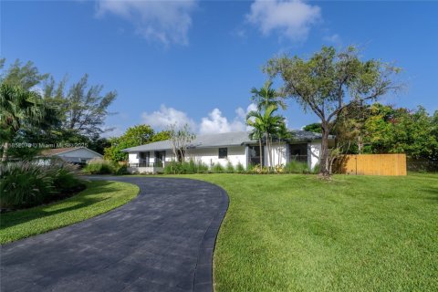 House in Palmetto Bay, Florida 4 bedrooms, 175.59 sq.m. № 1858729 - photo 2