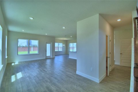 House in Auburndale, Florida 4 bedrooms, 223.43 sq.m. № 1527163 - photo 8