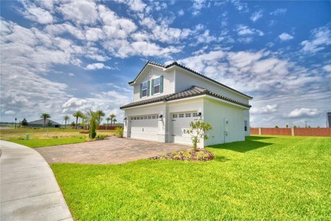 House in Auburndale, Florida 4 bedrooms, 223.43 sq.m. № 1527163 - photo 3