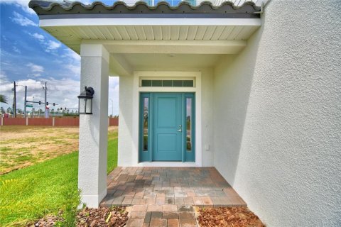 House in Auburndale, Florida 4 bedrooms, 223.43 sq.m. № 1527163 - photo 5