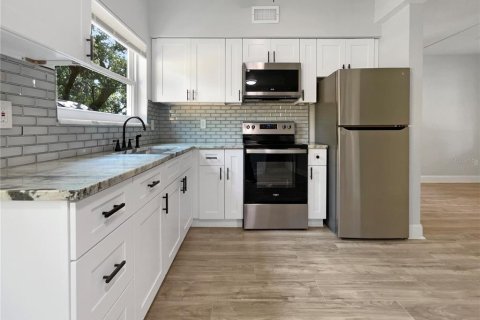 Casa en venta en Madeira Beach, Florida, 3 dormitorios, 99.22 m2 № 1855402 - foto 7