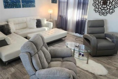 Casa en venta en Cape Coral, Florida, 3 dormitorios, 150.13 m2 № 1903482 - foto 9