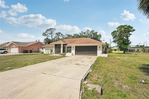 House in North Port, Florida 3 bedrooms, 189.89 sq.m. № 1608542 - photo 3