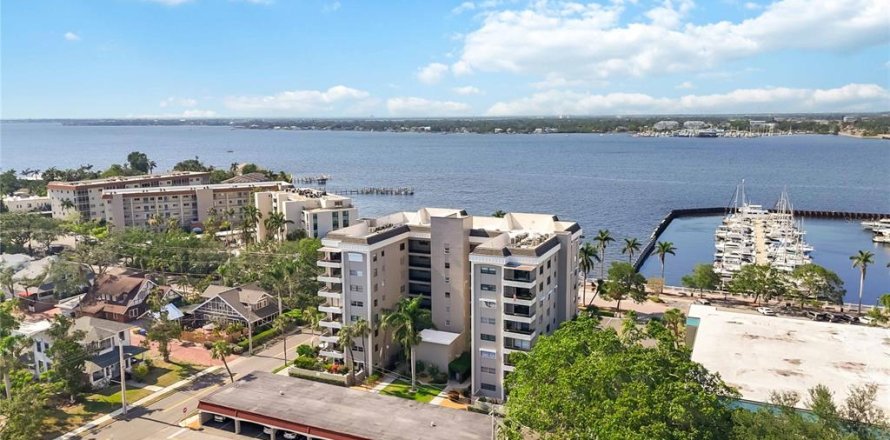 Condo in Bradenton, Florida, 2 bedrooms № 1681024