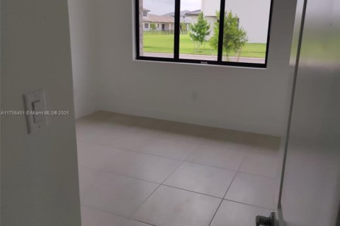 Villa ou maison à louer à Ave Maria, Floride: 5 chambres, 315.03 m2 № 1958295 - photo 10