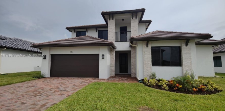 Villa ou maison à Ave Maria, Floride 5 chambres, 315.03 m2 № 1958295