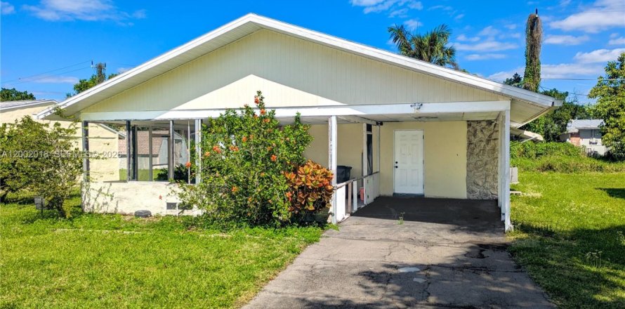 Дом в Форт Майерс, Флорида 2 спальни, 102.1м2 № 2066424