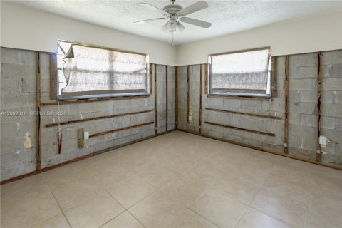 Купить виллу или дом в Форт Майерс, Флорида 2 спальни, 102.1м2, № 2066424 - фото 8