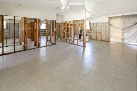 Купить виллу или дом в Форт Майерс, Флорида 2 спальни, 102.1м2, № 2066424 - фото 5
