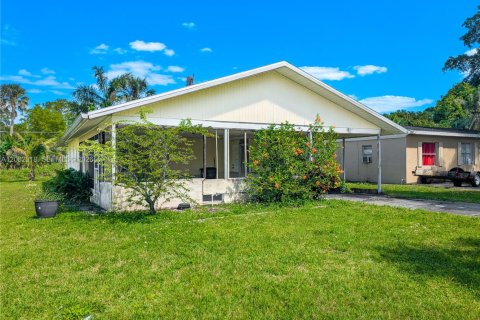 Купить виллу или дом в Форт Майерс, Флорида 2 спальни, 102.1м2, № 2066424 - фото 2