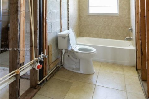 Купить виллу или дом в Форт Майерс, Флорида 2 спальни, 102.1м2, № 2066424 - фото 12