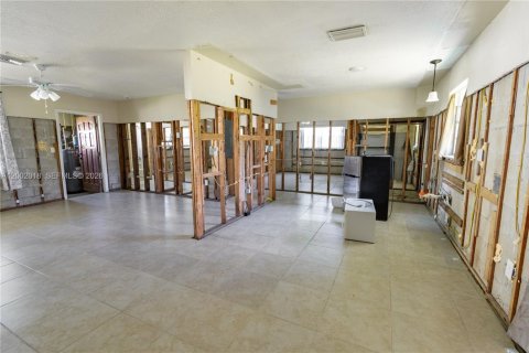 Купить виллу или дом в Форт Майерс, Флорида 2 спальни, 102.1м2, № 2066424 - фото 4