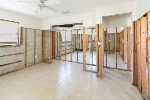 Купить виллу или дом в Форт Майерс, Флорида 2 спальни, 102.1м2, № 2066424 - фото 9