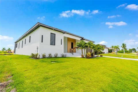 Villa ou maison à vendre à Port Charlotte, Floride: 5 chambres, 286.14 m2 № 2324721 - photo 10