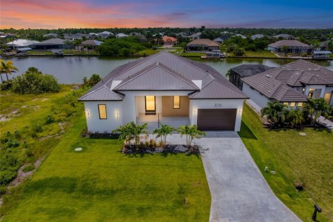 Villa ou maison à vendre à Port Charlotte, Floride: 5 chambres, 286.14 m2 № 2324721 - photo 5