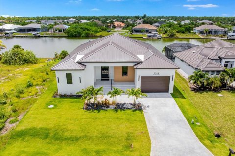 Villa ou maison à vendre à Port Charlotte, Floride: 5 chambres, 286.14 m2 № 2324721 - photo 4
