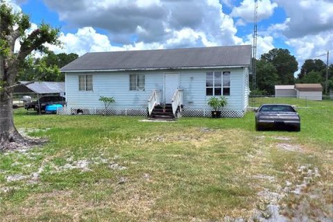 House in Okeechobee, Florida 3 bedrooms, 93.65 sq.m. № 1796933 - photo 1
