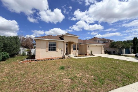 House in Clermont, Florida 4 bedrooms, 226.12 sq.m. № 2110625