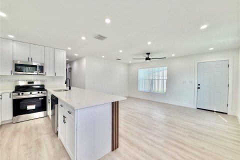 House in Lauderhill, Florida 3 bedrooms, 89.74 sq.m. № 2050798 - photo 6