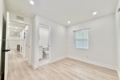 House in Lauderhill, Florida 3 bedrooms, 89.74 sq.m. № 2050798 - photo 9