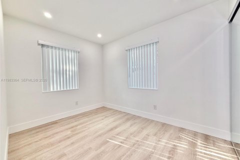 House in Lauderhill, Florida 3 bedrooms, 89.74 sq.m. № 2050798 - photo 10