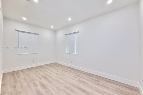 House in Lauderhill, Florida 3 bedrooms, 89.74 sq.m. № 2050798 - photo 13