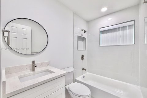 House in Lauderhill, Florida 3 bedrooms, 89.74 sq.m. № 2050798 - photo 16