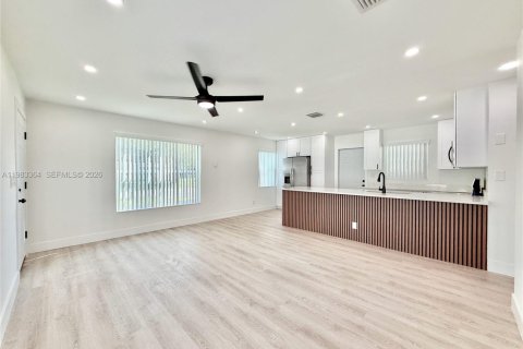 House in Lauderhill, Florida 3 bedrooms, 89.74 sq.m. № 2050798 - photo 5