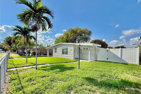 House in Lauderhill, Florida 3 bedrooms, 89.74 sq.m. № 2050798 - photo 26