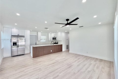 House in Lauderhill, Florida 3 bedrooms, 89.74 sq.m. № 2050798 - photo 3