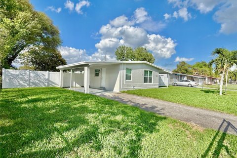 House in Lauderhill, Florida 3 bedrooms, 89.74 sq.m. № 2050798 - photo 25