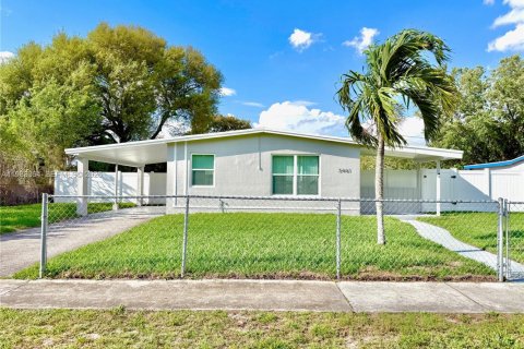 House in Lauderhill, Florida 3 bedrooms, 89.74 sq.m. № 2050798