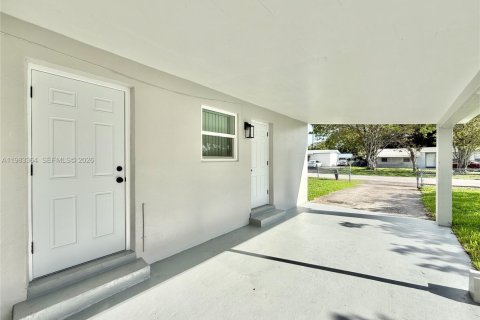 House in Lauderhill, Florida 3 bedrooms, 89.74 sq.m. № 2050798 - photo 18