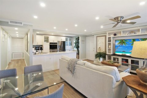 Condo in Sarasota, Florida, 2 bedrooms  № 1722497 - photo 25