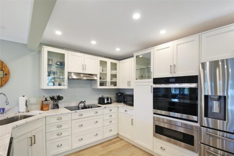 Condo in Sarasota, Florida, 2 bedrooms  № 1722497 - photo 9